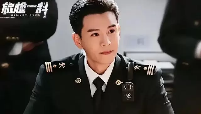 《金关》央视黄金档开播即遭观众质疑职业真实性 | 现场图