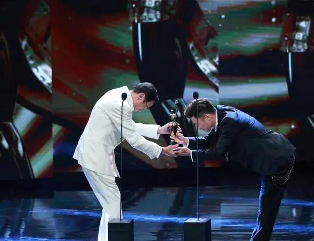 廖子妤凭《像我这样的爱情》首封金像影后，梁家辉五度加冕最佳男主角 | 现场图