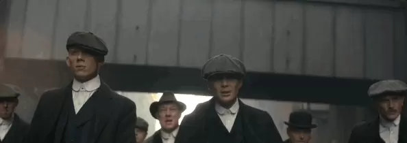 《浴血黑帮》电影版上线口碑滑坡 IMDb评分6.6 | 资讯配图