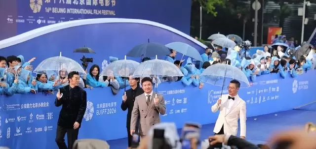 北影节落幕：张小斐获库斯图里卡公开肯定，檀健次新片跻身观众票选前三 | 资讯配图