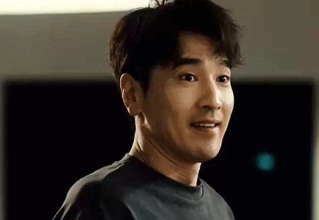 何蓝逗《爱情没有神话》妆容引发观众辨识度讨论：素颜质感成角色记忆锚点 | 资讯配图