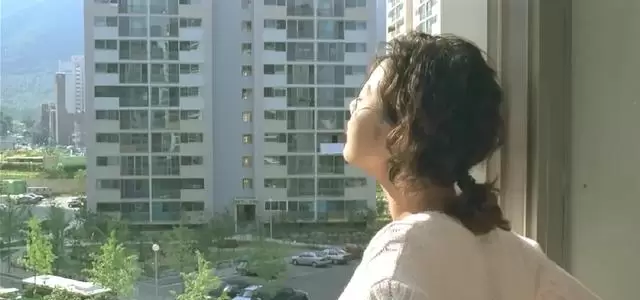 五部韩国电影珍藏片单：洪常秀处女作与孙艺珍《现在去见你》在列 | 资讯配图