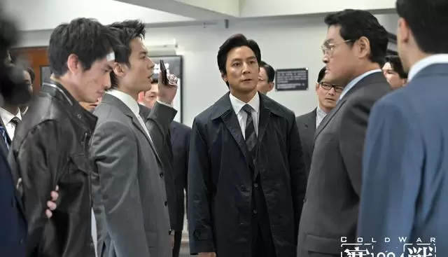 五一档14部新片扎堆上映，寒战1994预售破千万领跑 | 资讯配图
