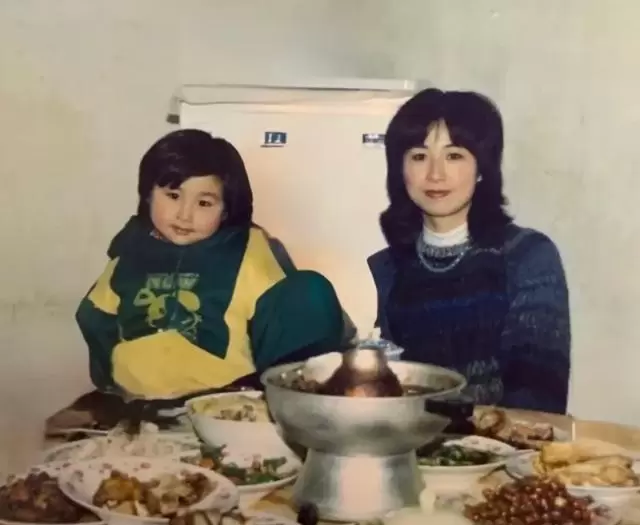 高海宁晒1994年母女合照，《寒战1994》宣传期延拍 | 资讯配图