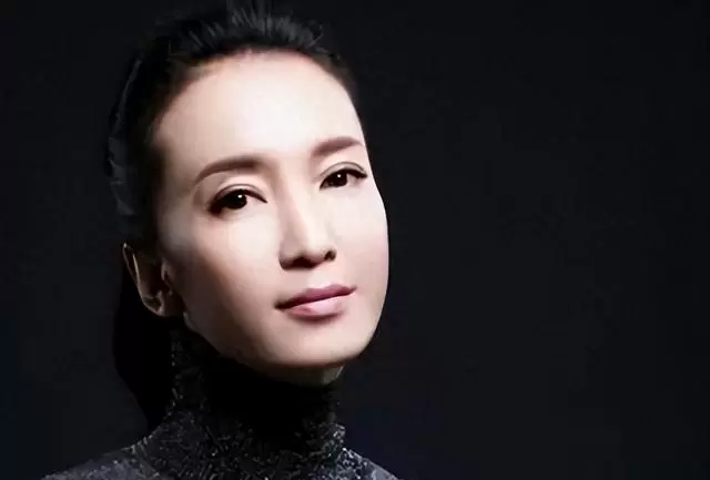 胡小庭四十八岁演满七部剧仍零热搜，长影厂出身配角演员持续在场 | 情报图