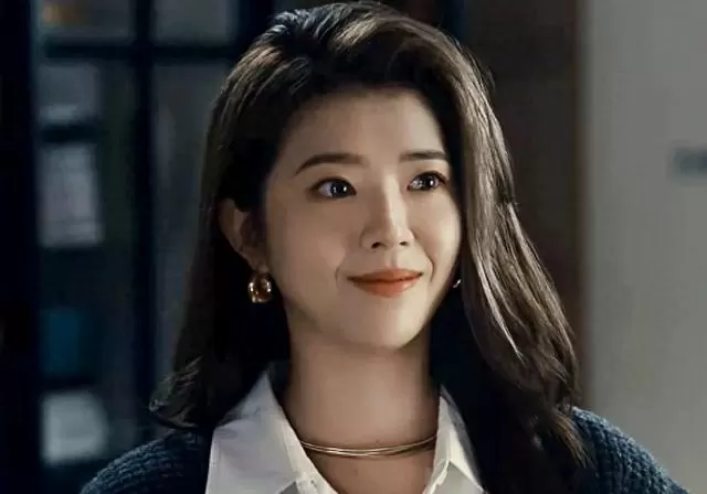 何蓝逗《爱情没有神话》妆容引发观众辨识度讨论：素颜质感成角色记忆锚点 | 情报图