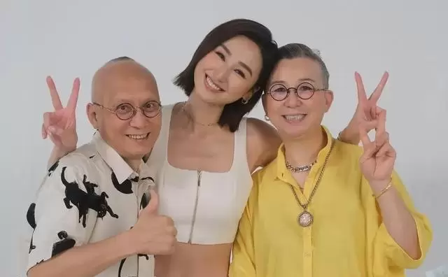 高海宁晒1994年母女合照，《寒战1994》宣传期延拍 | 现场图